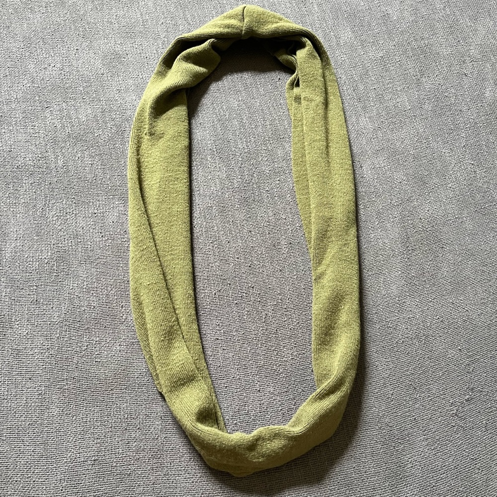 Knitted Infiniti Scarf in Green